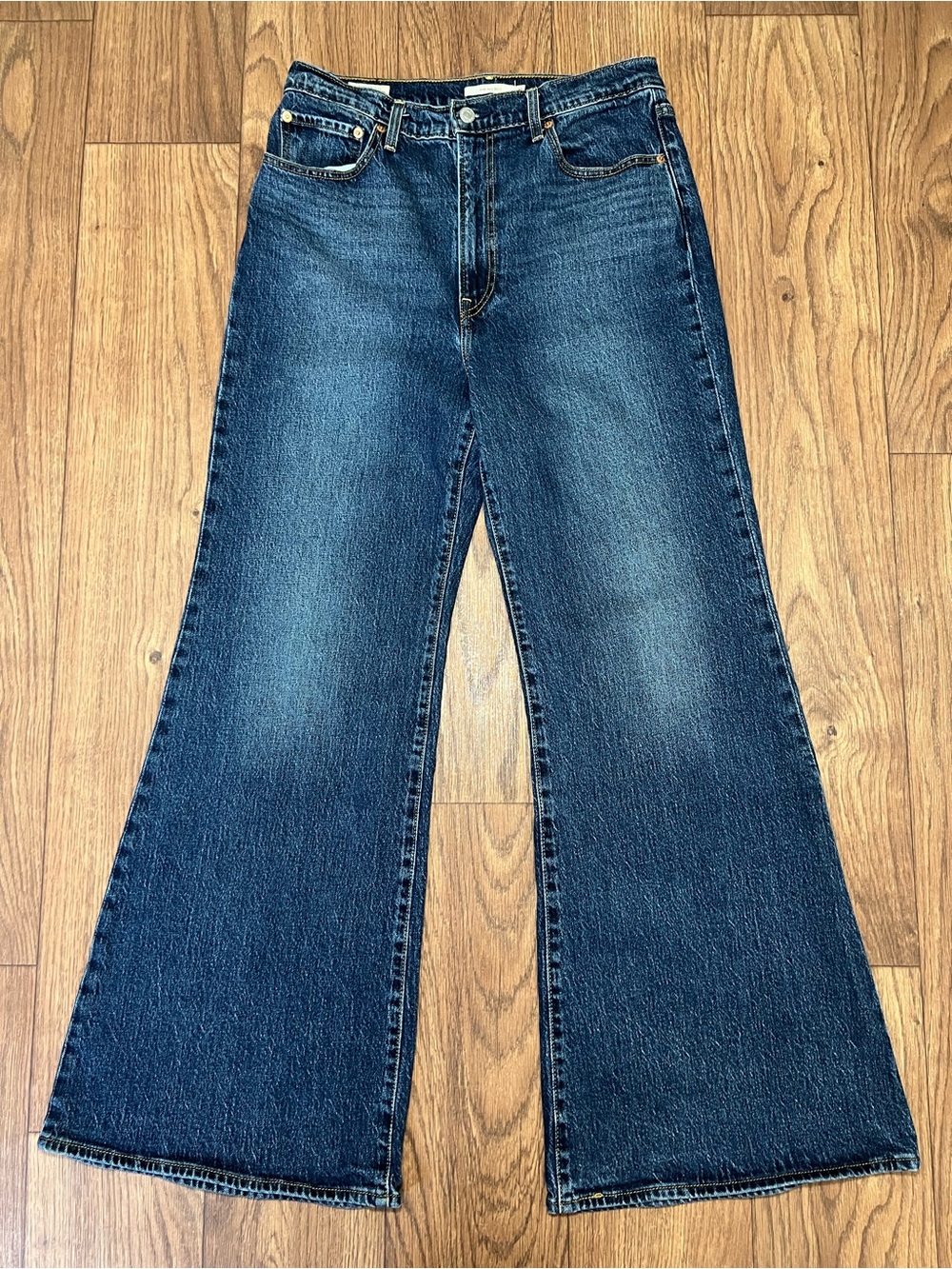 LEVI'S® PREMIUM Ribcage Bell Women's Jeans Dark Blue Wash Size 31 (31x32)
